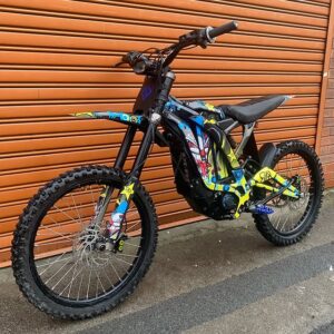 the retro 2023 Surron Light Bee X off road for sale is your answer. This e-moto has captured the attention of off-road enthusiasts worldwide, combining a unique vintage aesthetic with modern engineering and technology.