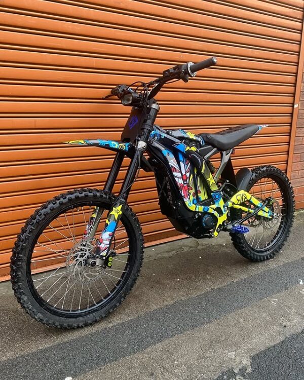 the retro 2023 Surron Light Bee X off road for sale is your answer. This e-moto has captured the attention of off-road enthusiasts worldwide, combining a unique vintage aesthetic with modern engineering and technology.